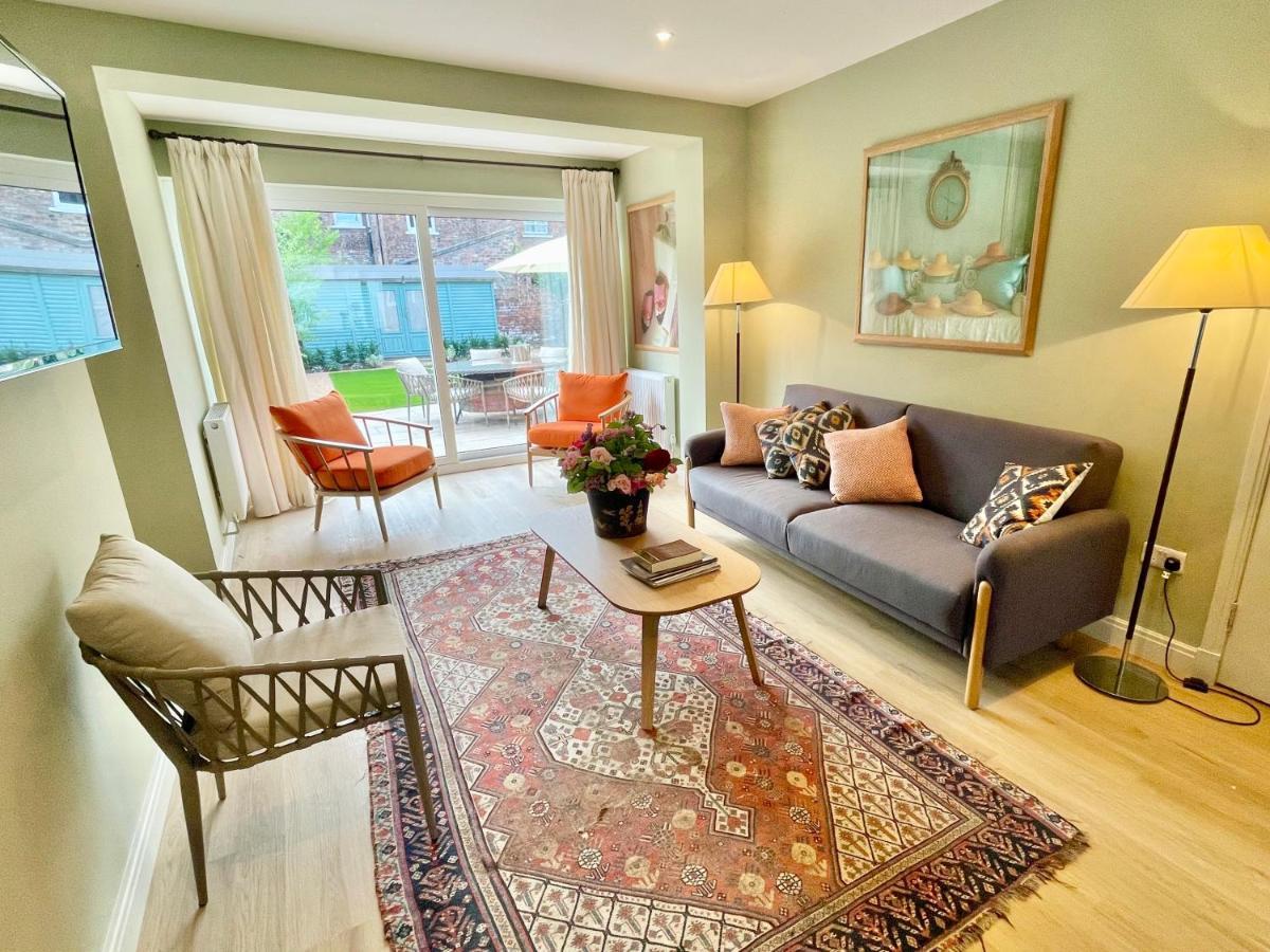 Central Townhouse With Free Off Road Parking And Garden 约克 外观 照片